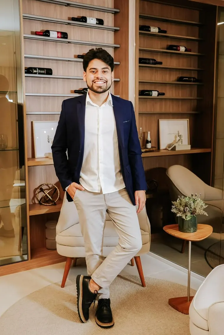 Leonardo Camargo, corretor de imóveis